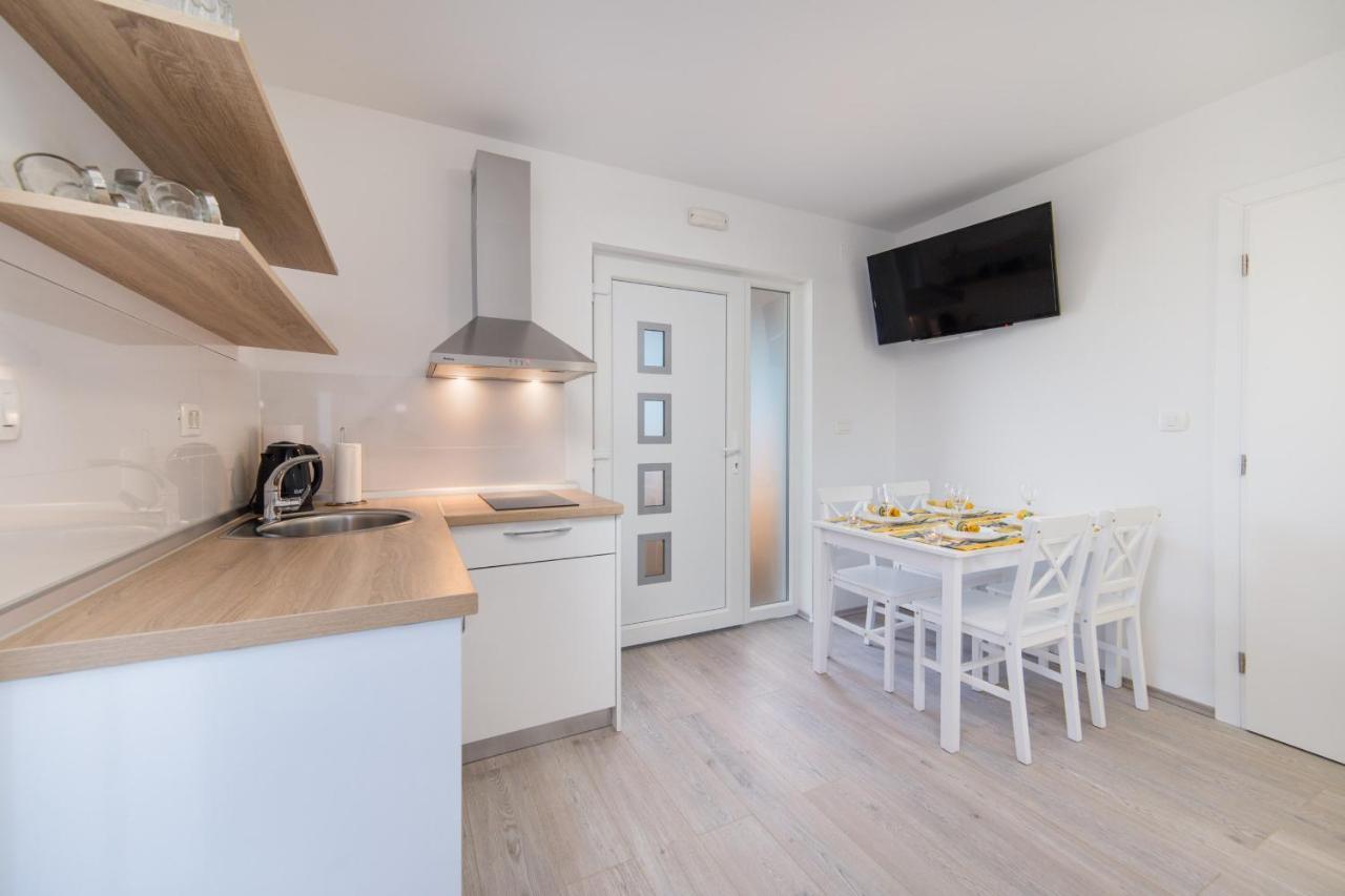 Camping Homes Grot Gradac  Bagian luar foto