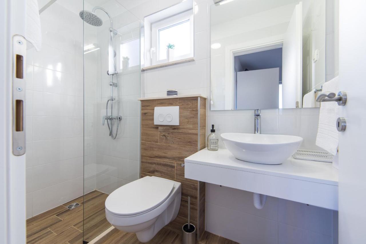 Camping Homes Grot Gradac  Bagian luar foto